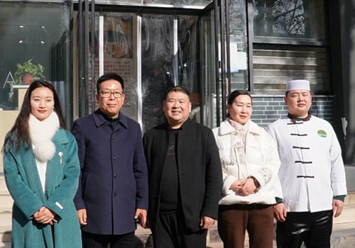 郑州马吉尔食品有限公司董事长马董与河南省豫菜文化研究会胡辣汤专业委员会一行，共同走进传承老味道的膳寿福胡辣汤！